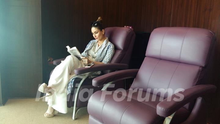 Kareena Kapoor Khan goes book shopping in London