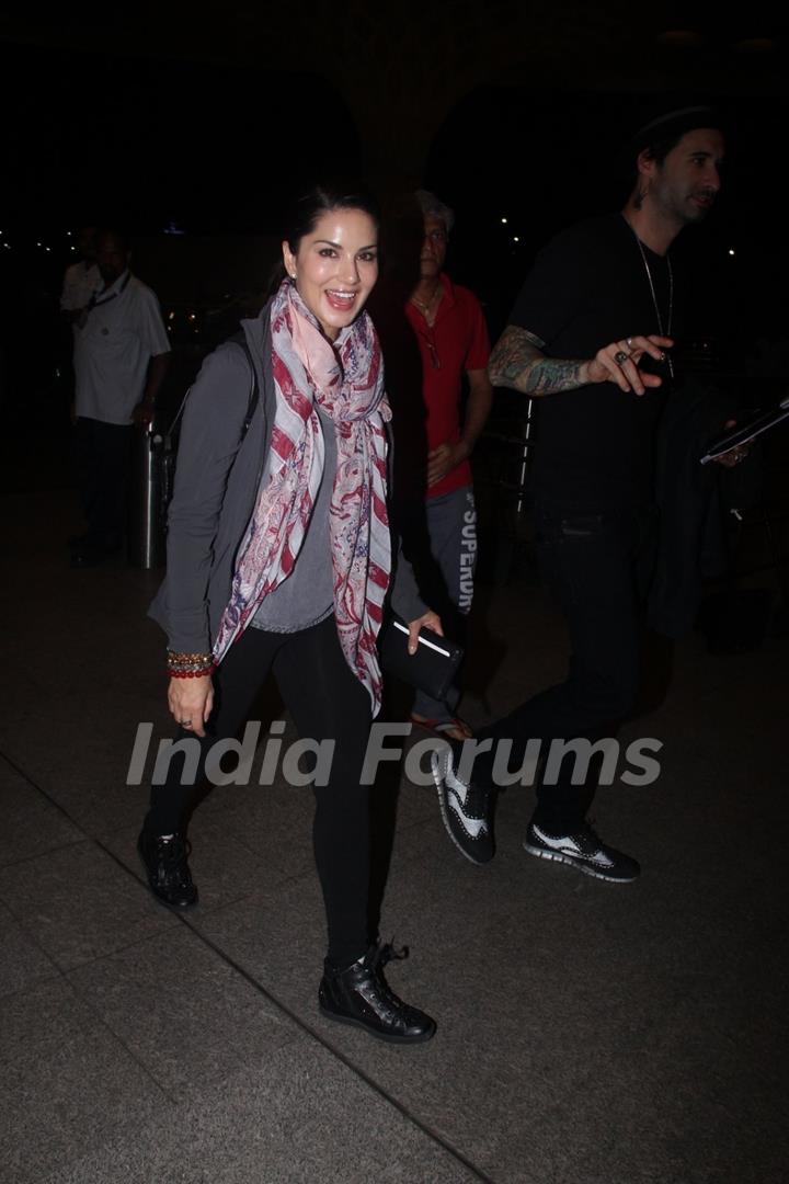 Sunny Leone Snapped at Airport