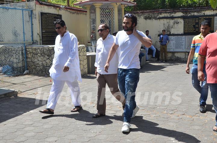 Jackky Bhagnani at Vikas Mohan's Funeral