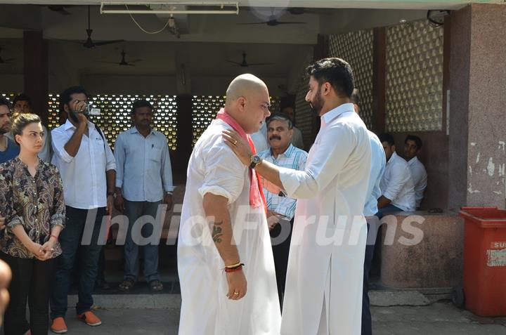 Abhishek Bachchan at Vikas Mohan's Funeral