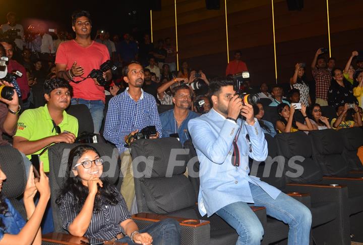 Abhishek Bachchan Captures Moments from Press Meet of 'Housefull 3'along with the Media