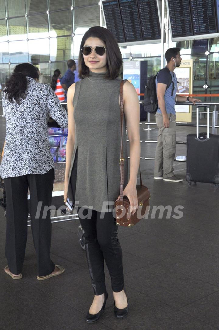 Prachi Desai Snapped at Airport!