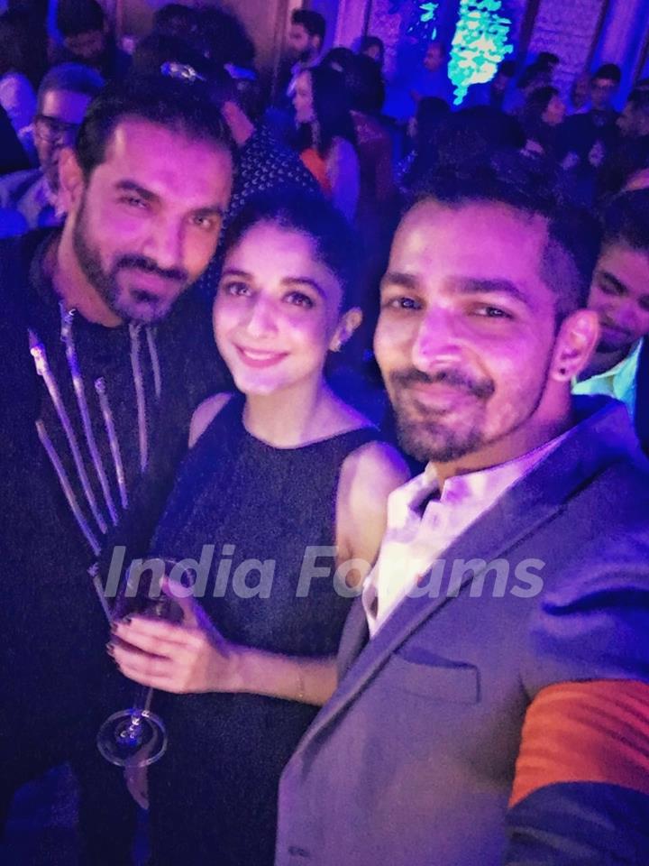 Mawrah Hocane and Harshvardhan Rane poses with John Abraham at a party!