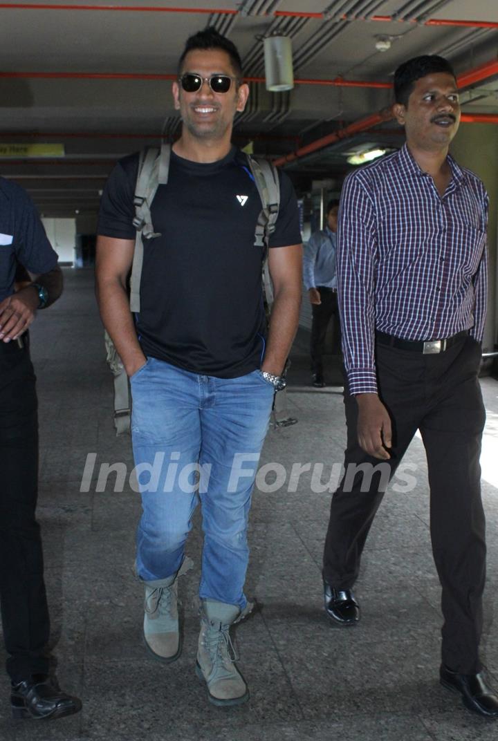 Airport Spotting: Captain Cool Mahendra Singh Dhoni