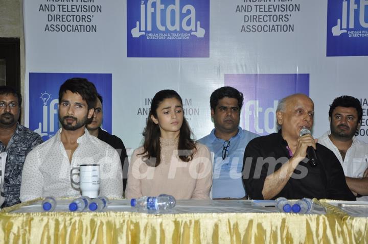 Shahid Kapoor, Alia & Mahesh Bhatt & Vikas Bahl at Press Meet of IFTDA for Udta Punjab Controversy!