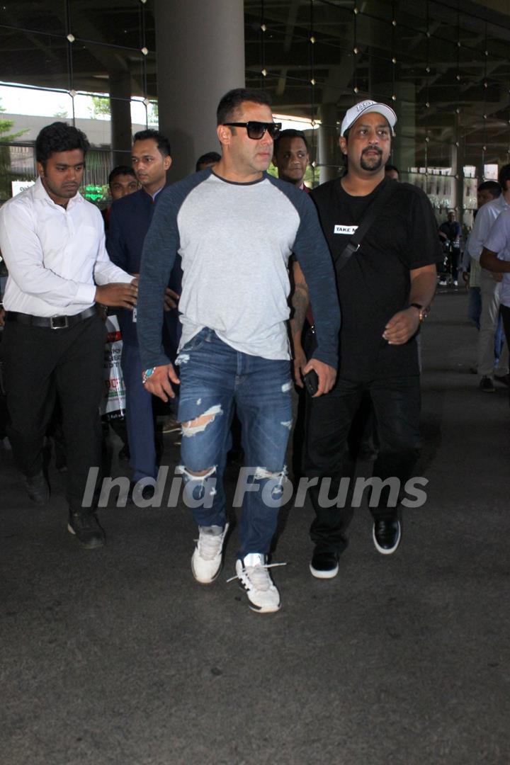 Airport Diaries: The 'Sultan' Salman Khan!