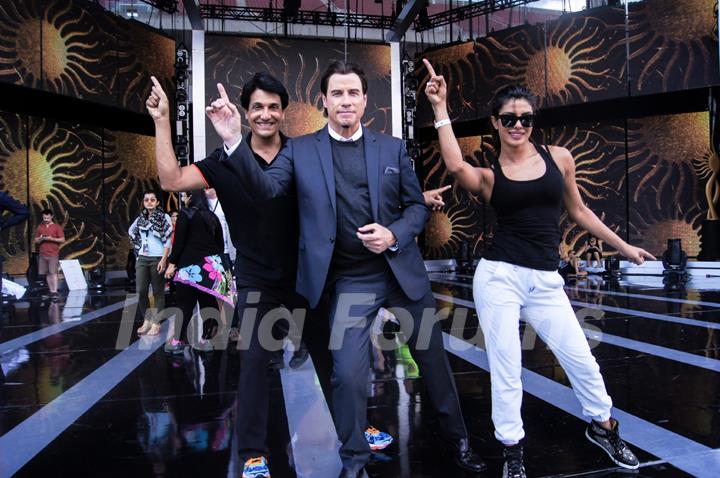 Shiamak Davar with John Travolta and Priyanka Chopra at IIFA!