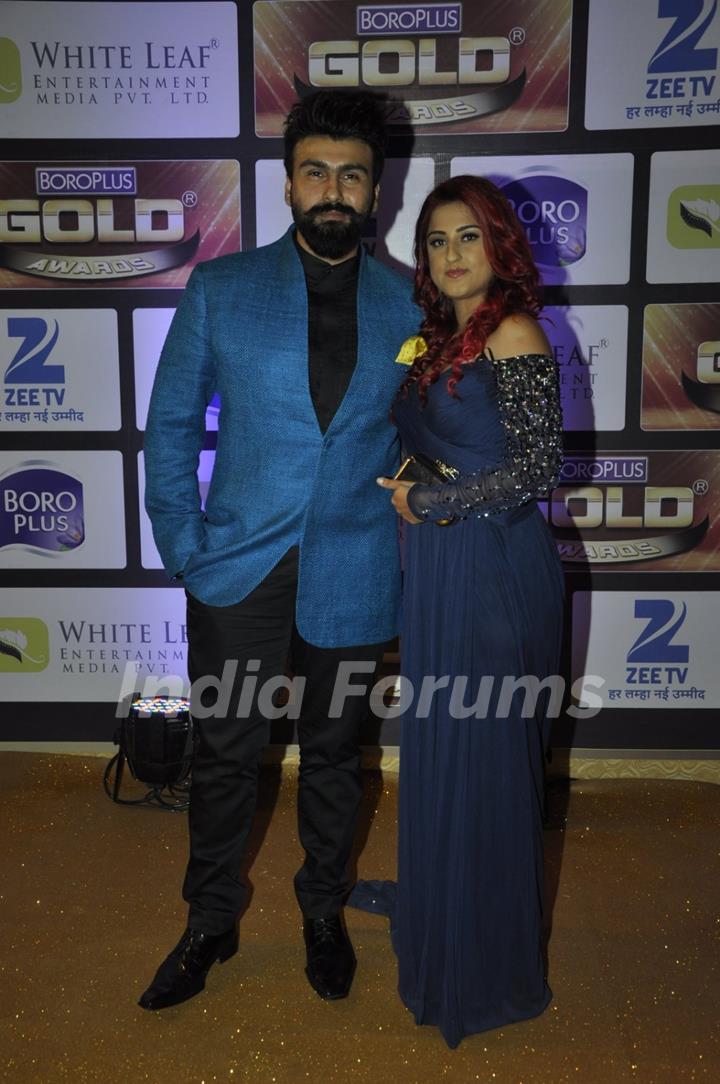 Arya Babbar with wife at Zee Gold Awards 2016