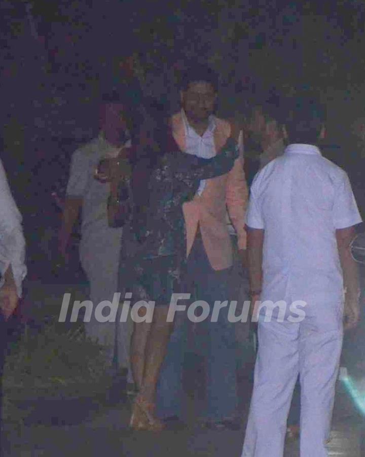 Aishwarya Rai Bachchan meets Abhishek and leaves for Dinner!