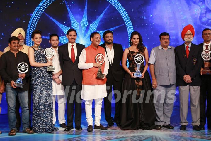 Kangana Ranaut and Sania Mirza at CNN IBN Awards