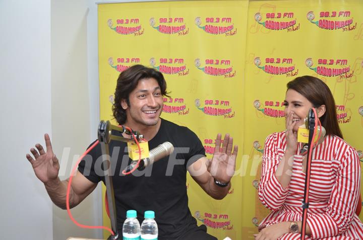 Huma Qureshi & Vidyut Jamwal promotes 'Dillagi' on Radio Mirchi