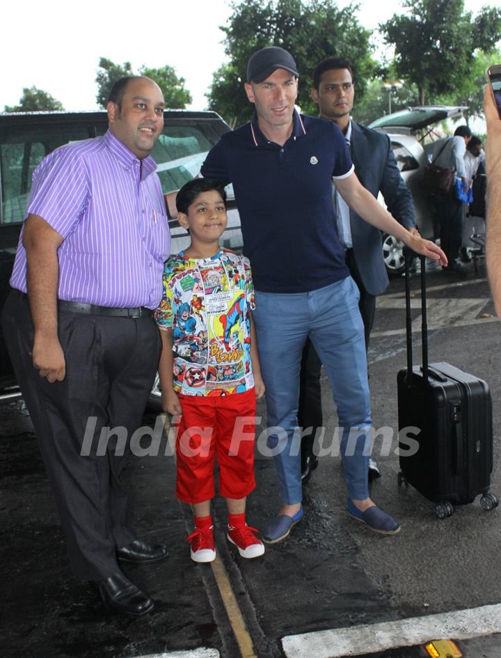 Zidane Snapped at Airport!