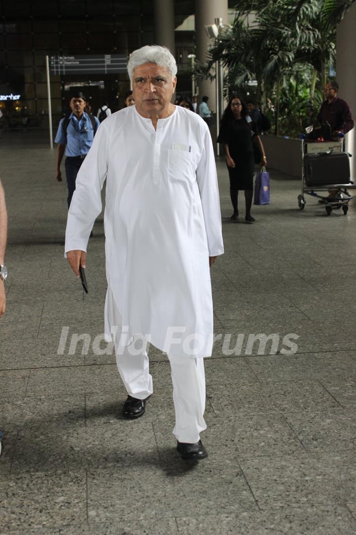 Javed Akhtar Snapped at Airport!