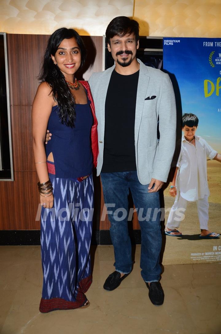 Vivek Oberoi with wife Priyanka at Special Screening of 'Dhanak'