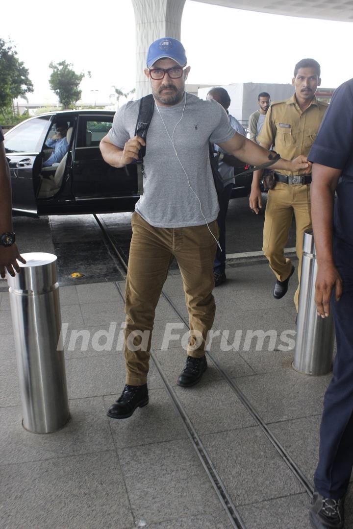 Aamir Khan Snapped at Airport