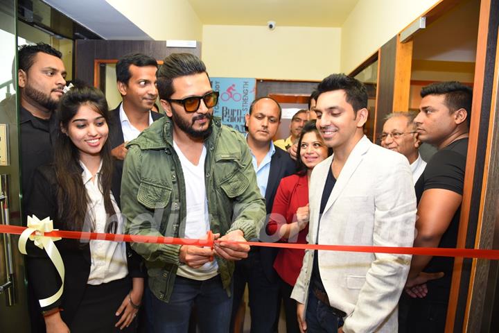 Riteish Deshmukh Launches Golds Gym in Delhi