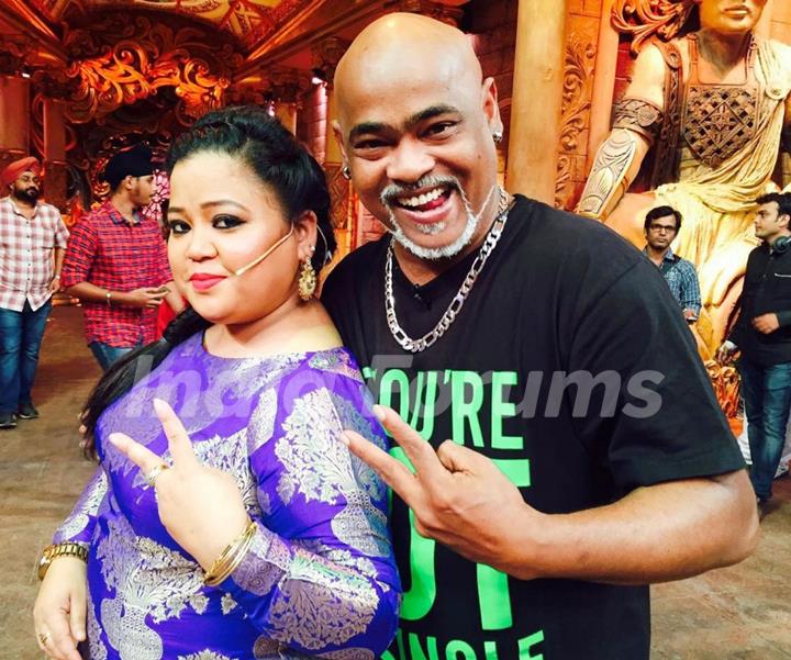 Vinod Kambli has a Blast on the sets of 'Comedy Nights Bachao'