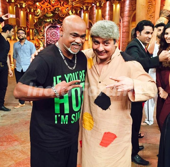 Vinod Kambli with Sudesh Lahiri with Sreesanth has a Blast on the sets of 'Comedy Nights Bachao'