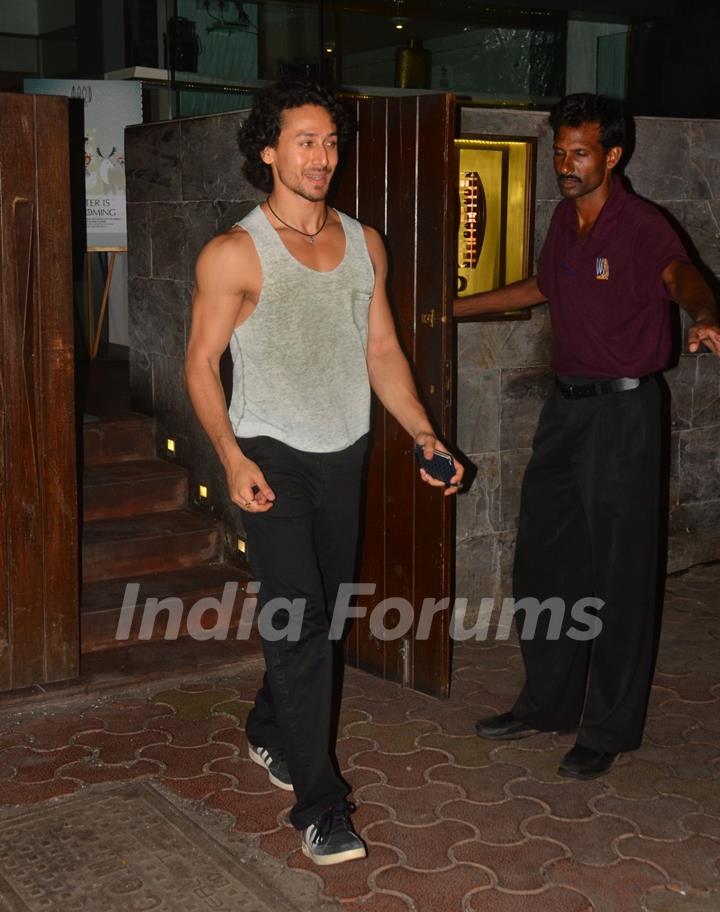 Tiger Shroff Snapped with Girlfriend Disha Patani