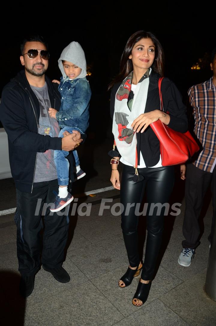 Raj Kundra and Shilpa Shetty Snapped at Airport