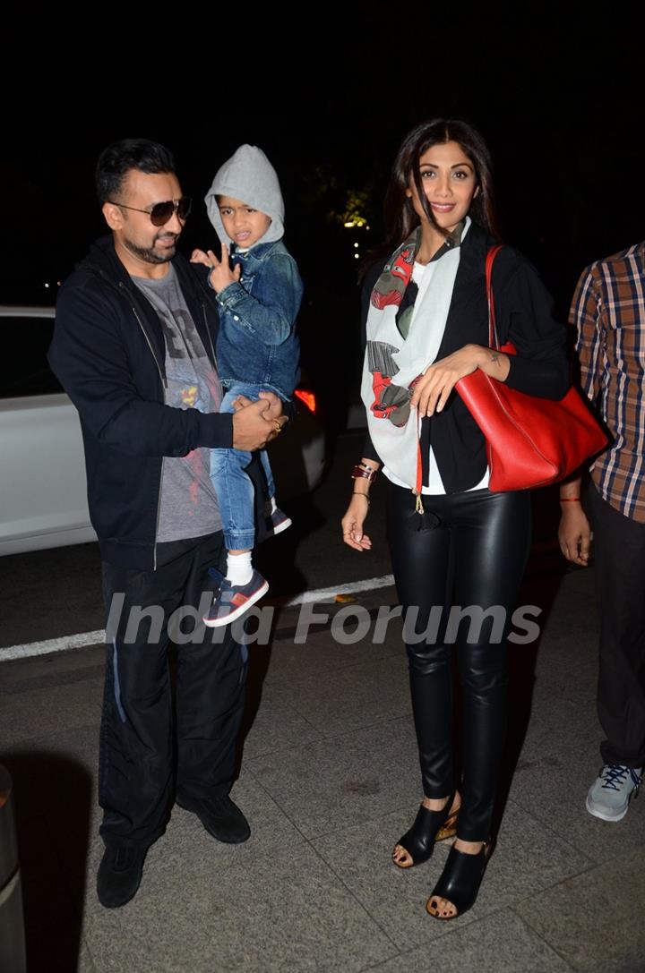 Raj Kundra and Shilpa Shetty Snapped at Airport