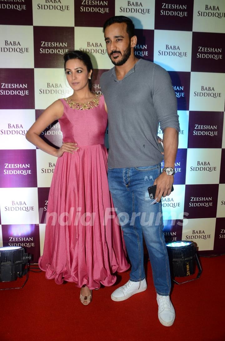 Anita Hassanandani with Husband Rohit Reddy at Baba Siddique's Iftaar Party 2016