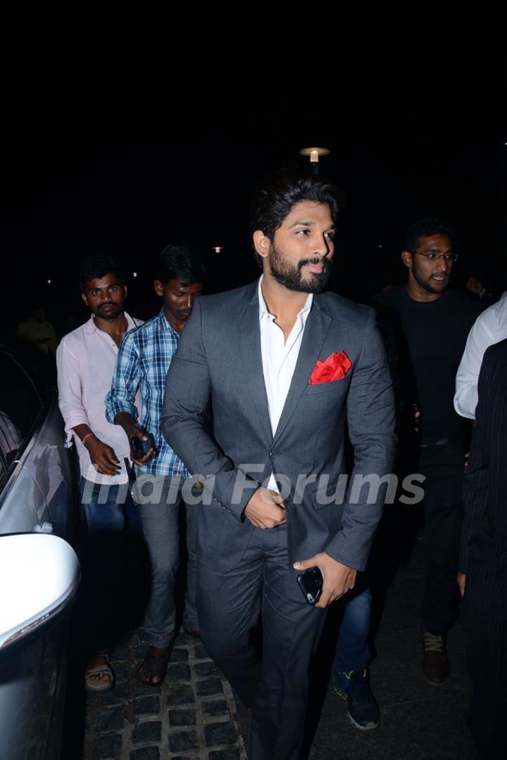 Allu Arjun at 'Filmfare Awards South 2016'