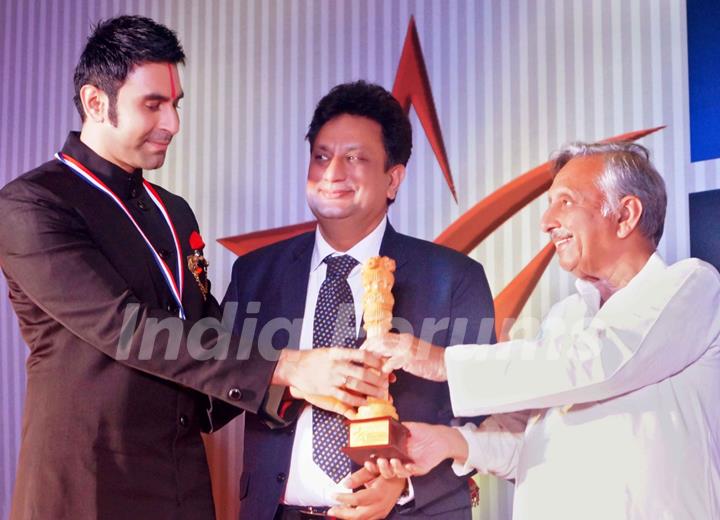 Sandip Soparkar bestowed with &quot;National Excellence Award&quot; 2016