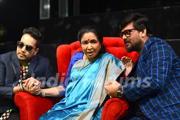 Mika Singh, Asha Bhosle & Wajid Ali on the sets of 'Sa Re Ga Ma Pa 2016'