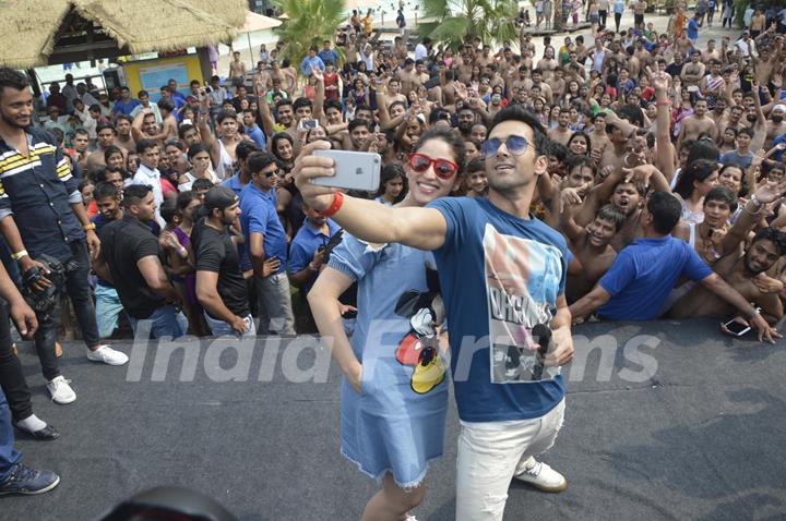 Selfie Time: Pulkit Samrat and Yami Gautam clicks selfie at Press Meet of film 'Junooniyat'