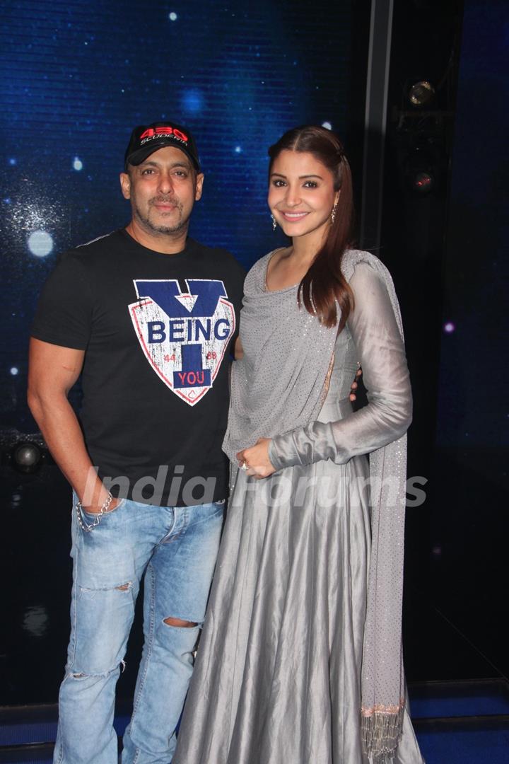 Salman Khan and Anushka Sharma Promote Sultaan on 'Sa Re Ga Ma Pa'