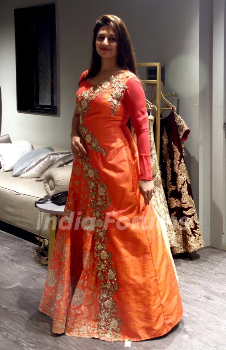 Divyanka Tripathi Snapped Shopping for Wedding at 'Kalki Fashion'