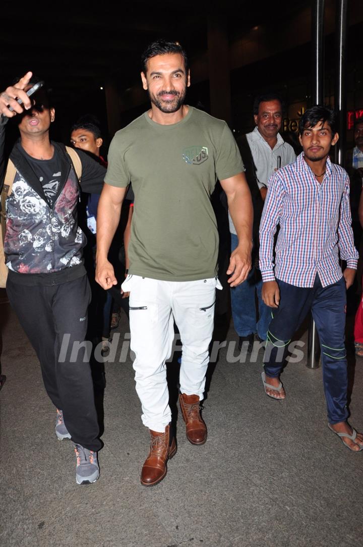 John Abraham Snapped at Aiprort