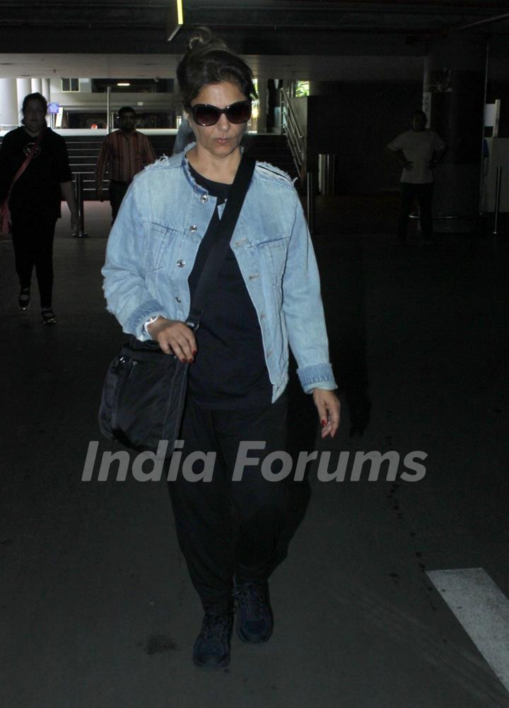 Lara Dutta Snapped at Airport