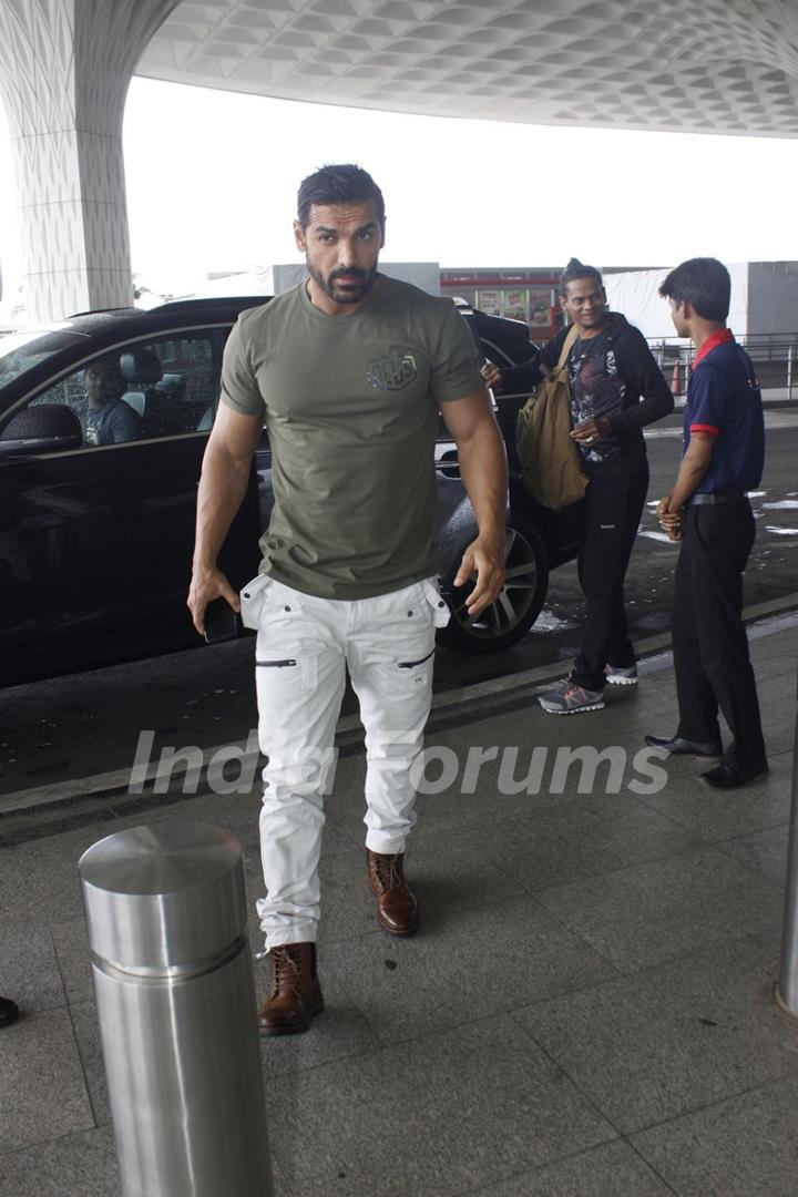 John Abraham Snapped at Airport