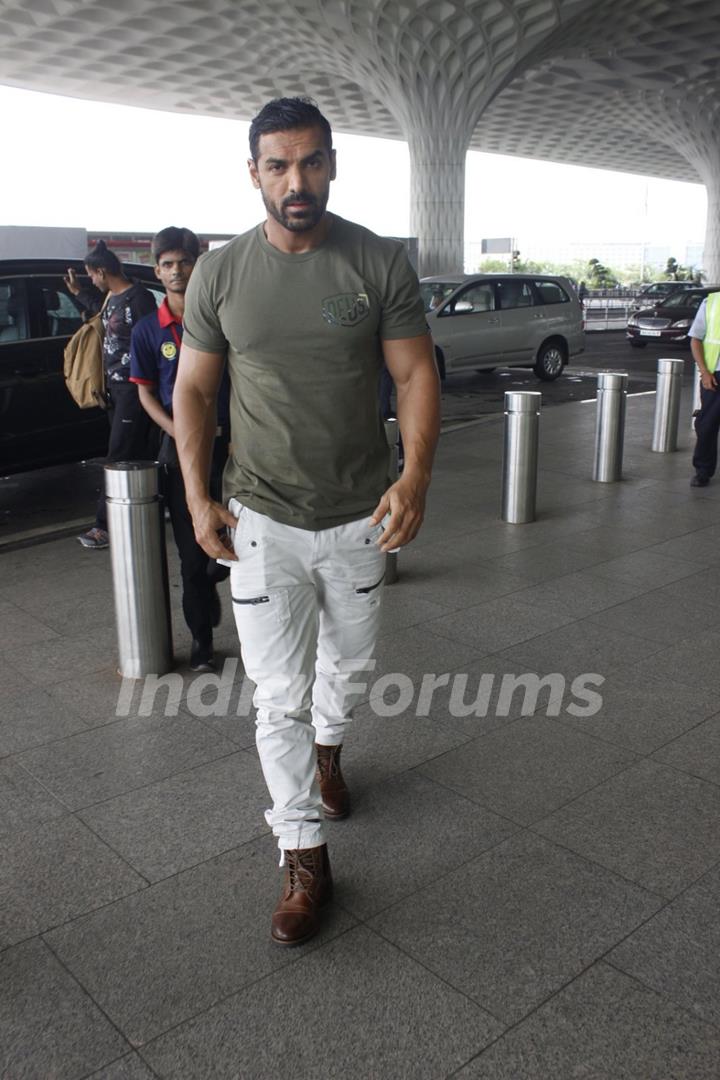 John Abraham Snapped at Airport