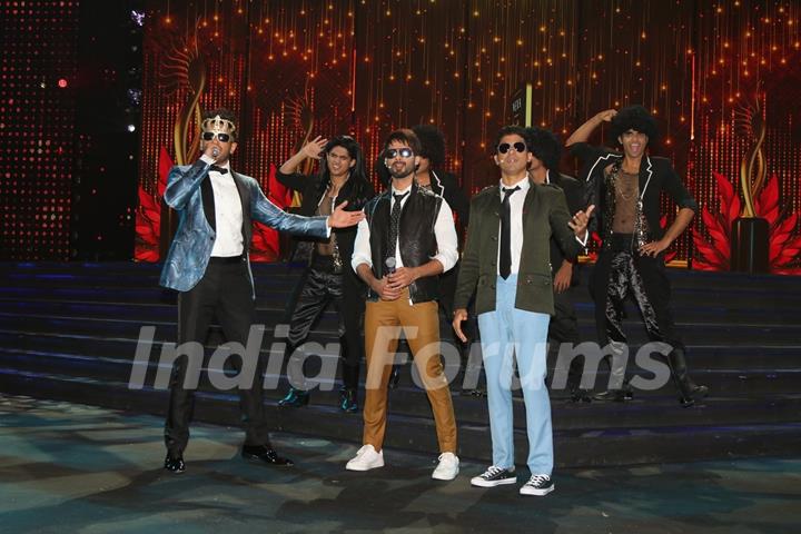 Ranveer Singh, Shahid Kapoor and Farhan Akhtar at Star Studded 'IIFA AWARDS 2016'