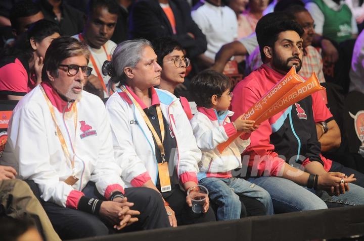 Amitabh Bachchan, Jaya Bachchan, Abhishek Bachchan at Launch of Pro Kabaddi League-Season 4