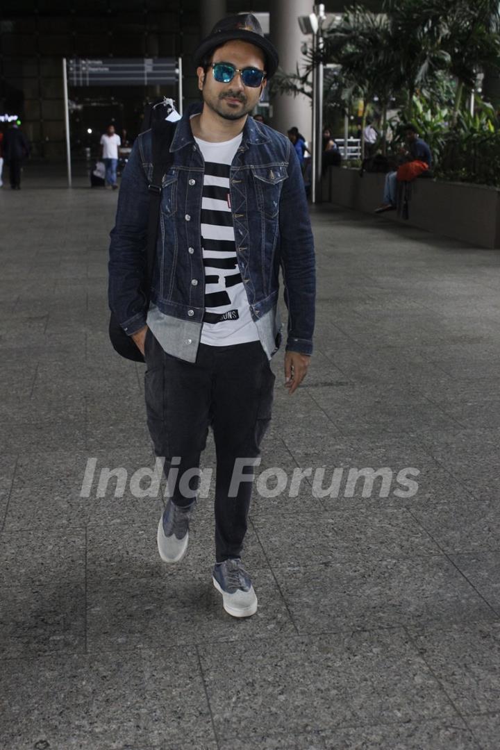 Vir Das spotted on airport