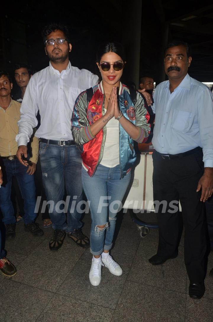 Priyanka Chopra spotted while returning from 'IIFA AWARDS 2016'