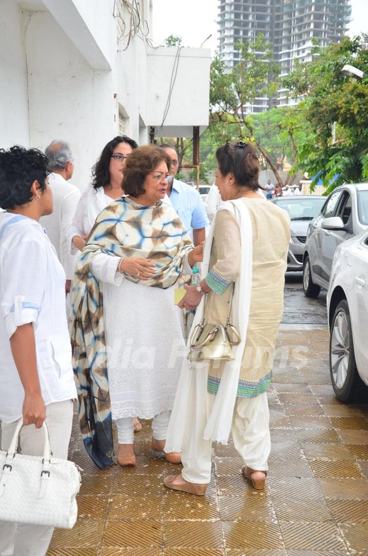 Karan Johar's mother Hiroo Johar at Prayer meeting of Raveena Tandon's father-in-law Kundan Thadani