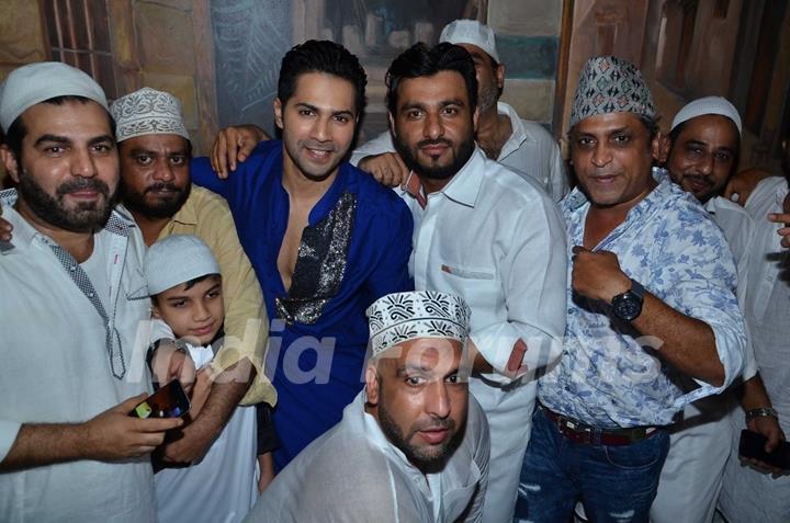 Varun Dhawan Celebrates 'Ramzan' at Mohammed Ali Road