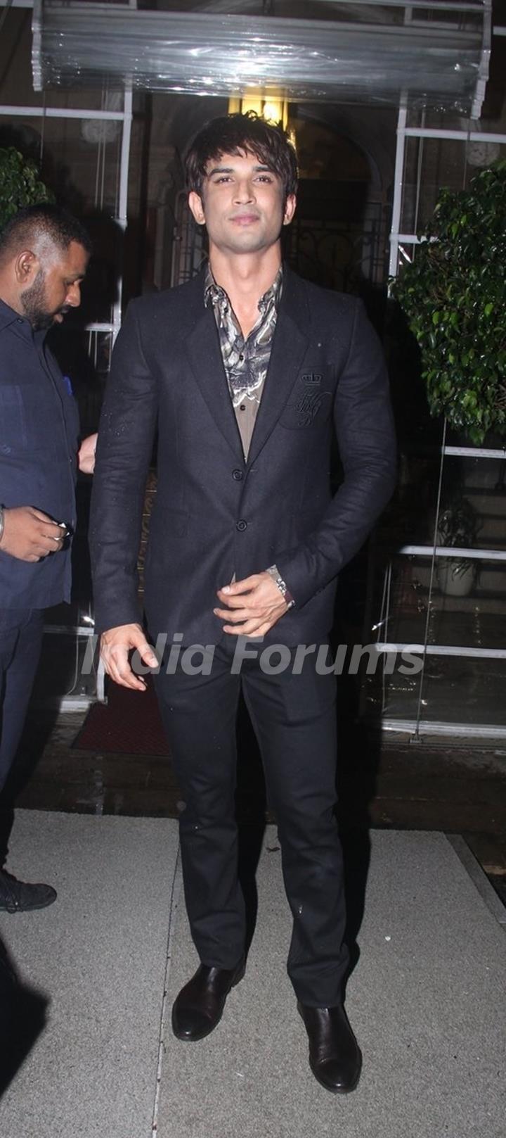 Sidharth Malhotra Snapped in the City