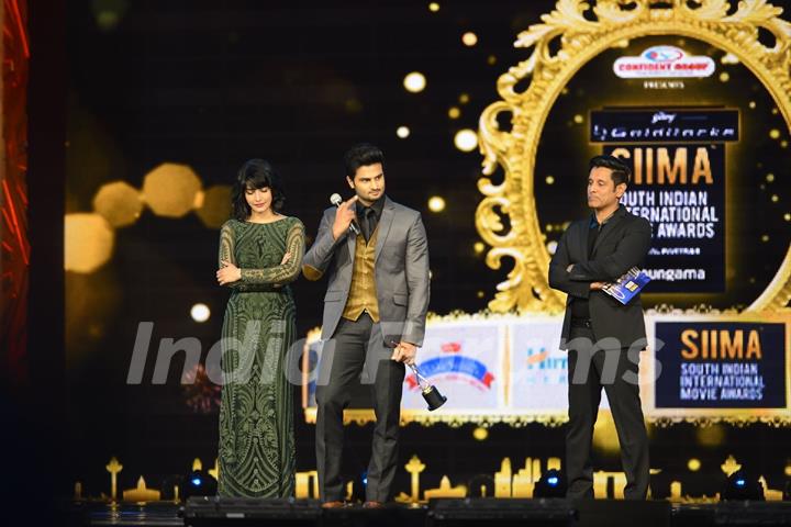 Actor Vikram, Sudheer Babu, Shruti Haasan at SIIMA Awards 2016