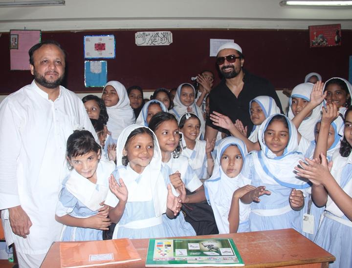 Ajaz Khan poses with children at 'Van Mahotsav Week'