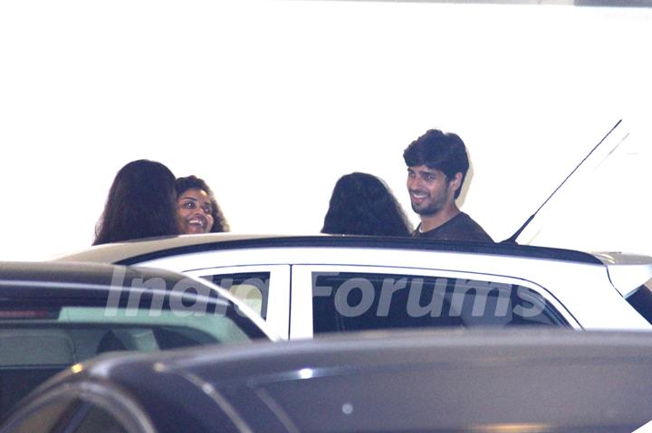 Sidharth Malhotra snapped at Karan Johar's House