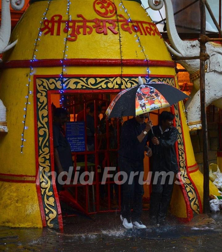 Jeetendra Snapped at 'Shani Mandir' - Juhu