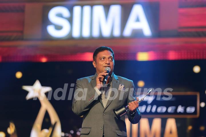 Prakash Raj at SIIMA Awards 2016