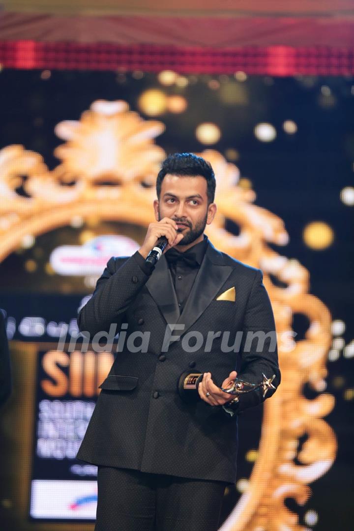 Prithviraj Sukumaran at SIIMA Awards 2016