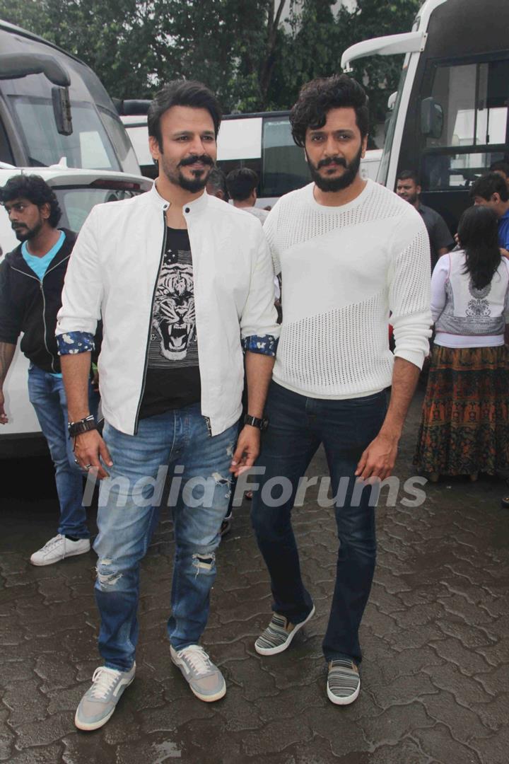 Vivek Oberoi and Riteish Deshmukh Snapped at Mehboob Studio!